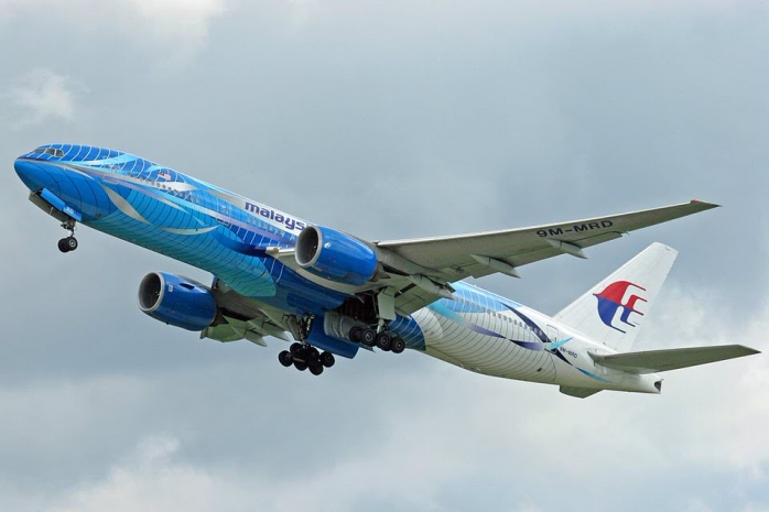 Самолет Malaysia Airlines упал в море
