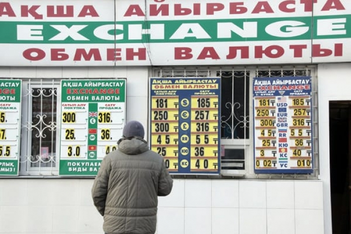 Эксперты объяснили причины внезапной девальвации тенгеЭксклюзив