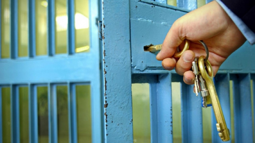 Убившая отчима десятиклассница повесилась в камере СИЗО в Уральске