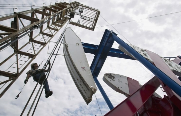 Стоимость нефти марки Brent упала ниже 53 долларов за баррель