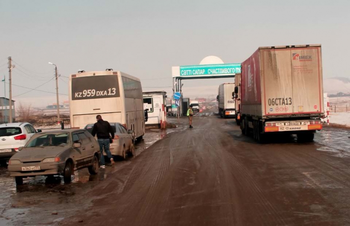 Казахстанские пограничники спасли девушку от рабства в России