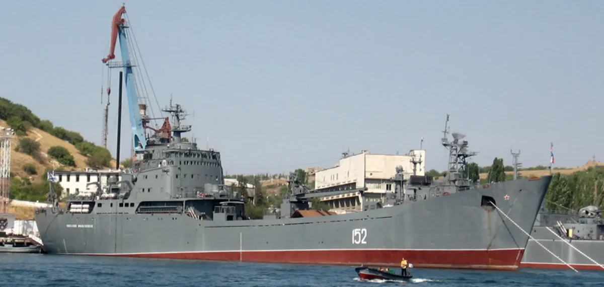 Украина поразила два десантных корабля ЧФ России стоимостью $150 млн в Севастополе