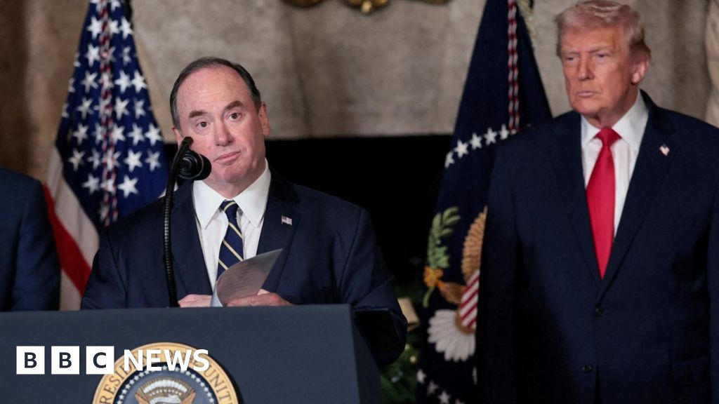 Глава ВМС США уходит в отставку немедленно