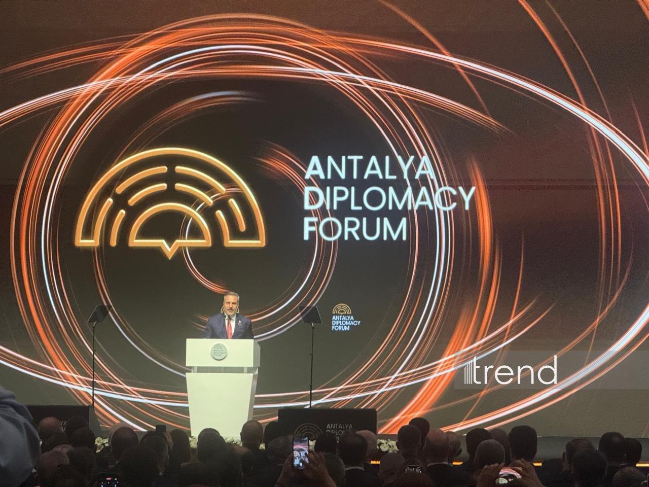 Неопределённость и кризисы превращаются доминирующую характеристику международной системы