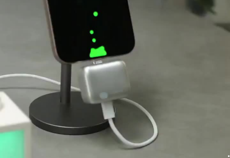 В Китае изобрели самую безопасную зарядку для телефона
