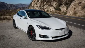 Tesla могут стать не дороже бензиновых авто