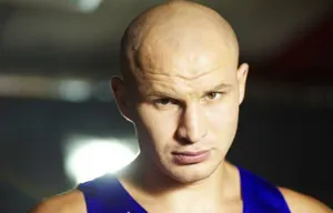 Иван Дычко досрочно завершил бой на чемпионате Азии