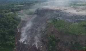 Во Львове спасатели попали под сход оползня
