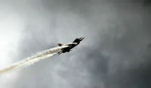 Истребитель F-16 пропал над Мексиканским заливом