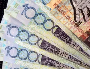 В Семее директор гимназии выбивает долги у отдела образования