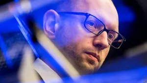 Яценюк пообещал заплатить по долгам за газ