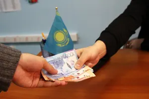 Чиновник «КазАвтоЖола» подозревается в получении взяток на миллион тенге