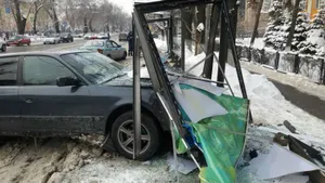 Автомашина Audi врезалась в остановочный комплекс в Алматы