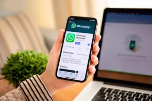 1,8 миллиона тенге выманили мошенники у казахстанки через WhatsApp