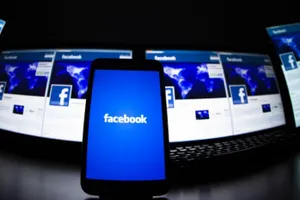 Госорганы стали чаще обращаться к Facebook
