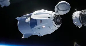 Космонавты МКС протестировали Crew Dragon на орбите Земли
