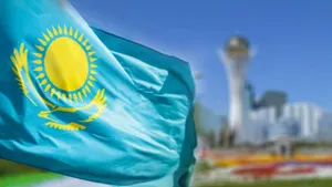 СМИ: Казахстану придется выбирать, с кем он – эксперт