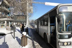 В Актау из-за отсутствия автобусной остановки гибнут дети