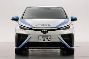 Toyota построила водородный седан для участия в ралли