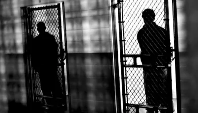 Пьяные уличные попрошайки избили двух прохожих в Алматы