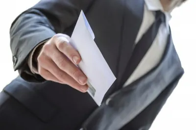 Должностные лица привлечены к ответственности за взятки в регионах Казахстана